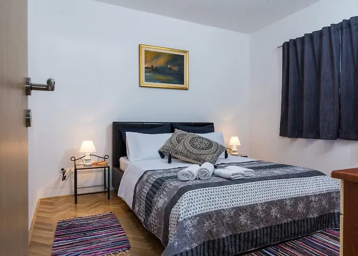 Okrug Gornji - With Sea View * 特罗吉尔