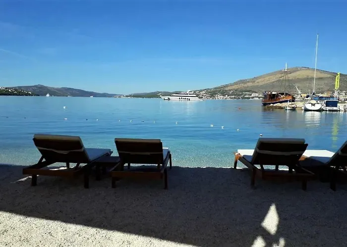 Okrug Gornji - With Sea View