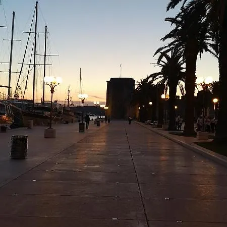 Okrug Gornji - With Sea View Apartman *