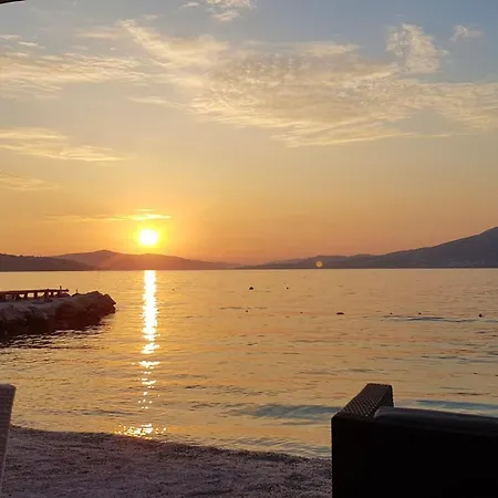 Okrug Gornji - With Sea View Apartman *