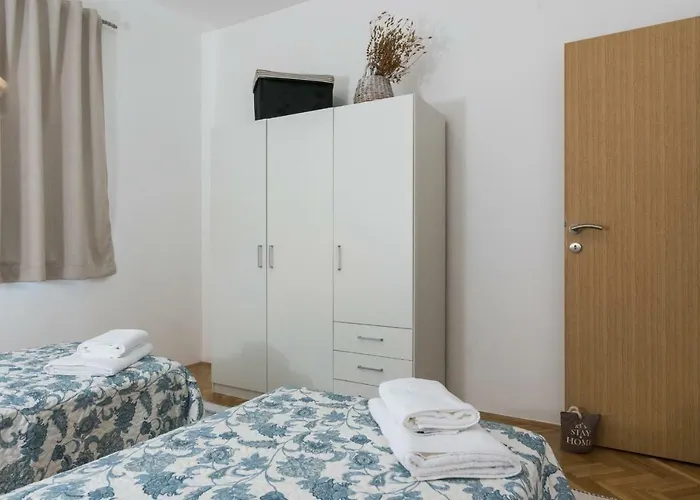 Okrug Gornji - With Sea View