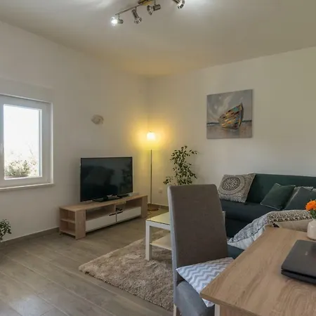Okrug Gornji - With Sea View Apartment