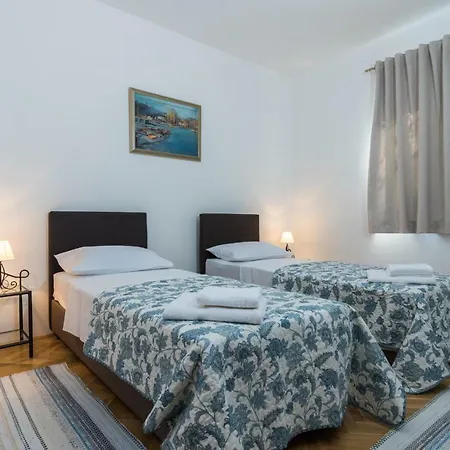 Apartment Okrug Gornji - With Sea View