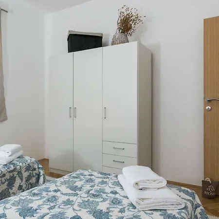 Okrug Gornji - With Sea View