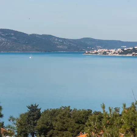 Apartment Okrug Gornji - With Sea View