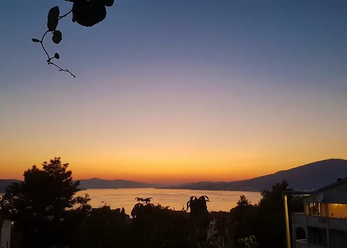 Okrug Gornji - With Sea View